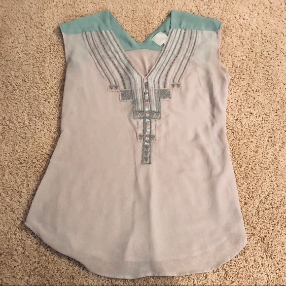 Geometric Embroidered Top - Picture 2 of 8